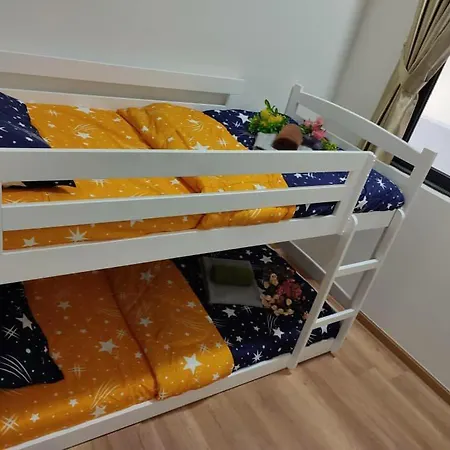 The Quartz 3 Bedroom Apartment With Fully Furnish And Fully Aircond, Infinity Pool, Corner Lot With Seaview And City View Centre Of Malacca City Tranquerah Exterior photo