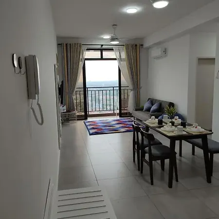 The Quartz 3 Bedroom Apartment With Fully Furnish And Fully Aircond, Infinity Pool, Corner Lot With Seaview And City View Centre Of Malacca City Tranquerah Exterior photo