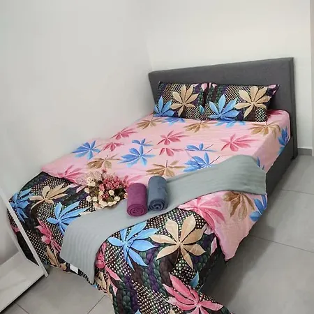 The Quartz 3 Bedroom Apartment With Fully Furnish And Fully Aircond, Infinity Pool, Corner Lot With Seaview And City View Centre Of Malacca City Tranquerah Exterior photo