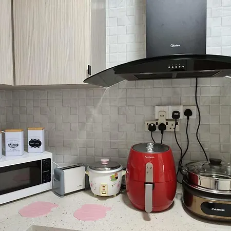 The Quartz 3 Bedroom Apartment With Fully Furnish And Fully Aircond, Infinity Pool, Corner Lot With Seaview And City View Centre Of Malacca City Tranquerah Exterior photo