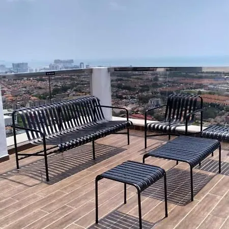 The Quartz 3 Bedroom Apartment With Fully Furnish And Fully Aircond, Infinity Pool, Corner Lot With Seaview And City View Centre Of Malacca City Tranquerah Exterior photo