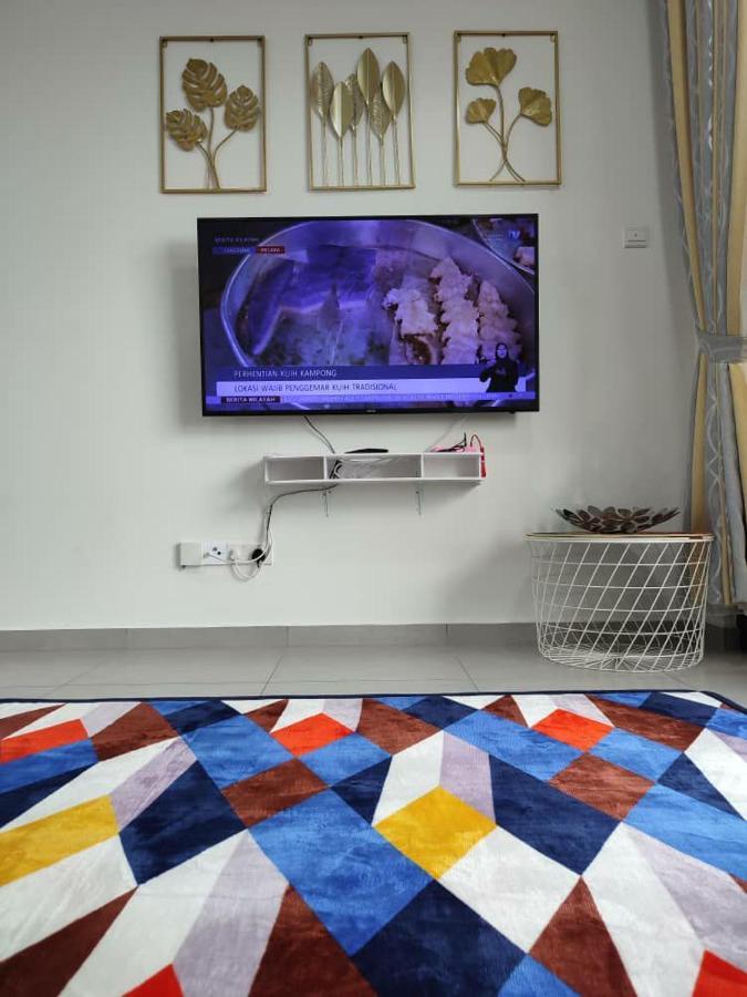 Apartment The Quartz 3 Bedroom With Fully Furnish And Fully Aircond, Infinity Pool, Corner Lot With Seaview And View Centre Of Malacca