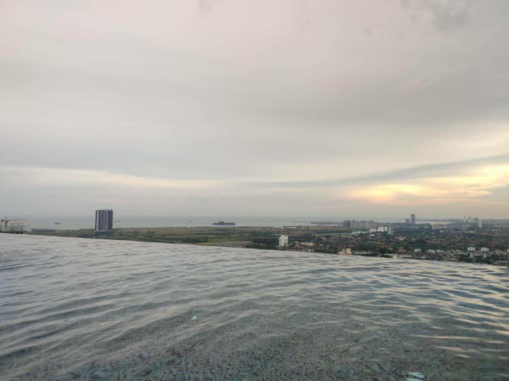 The Quartz 3 Bedroom With Fully Furnish And Fully Aircond, Infinity Pool, Corner Lot With Seaview And View Centre Of Malacca Apartment Tranquerah