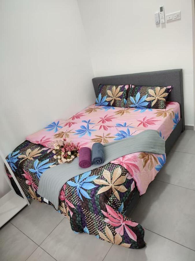 Apartment The Quartz 3 Bedroom With Fully Furnish And Fully Aircond, Infinity Pool, Corner Lot With Seaview And View Centre Of Malacca *